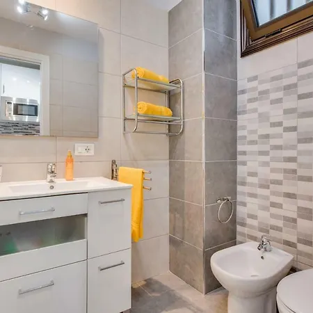 Apartment 733 Wonderful In Lasamericas! Wi-fi Free! Playa de las Americas (Tenerife)